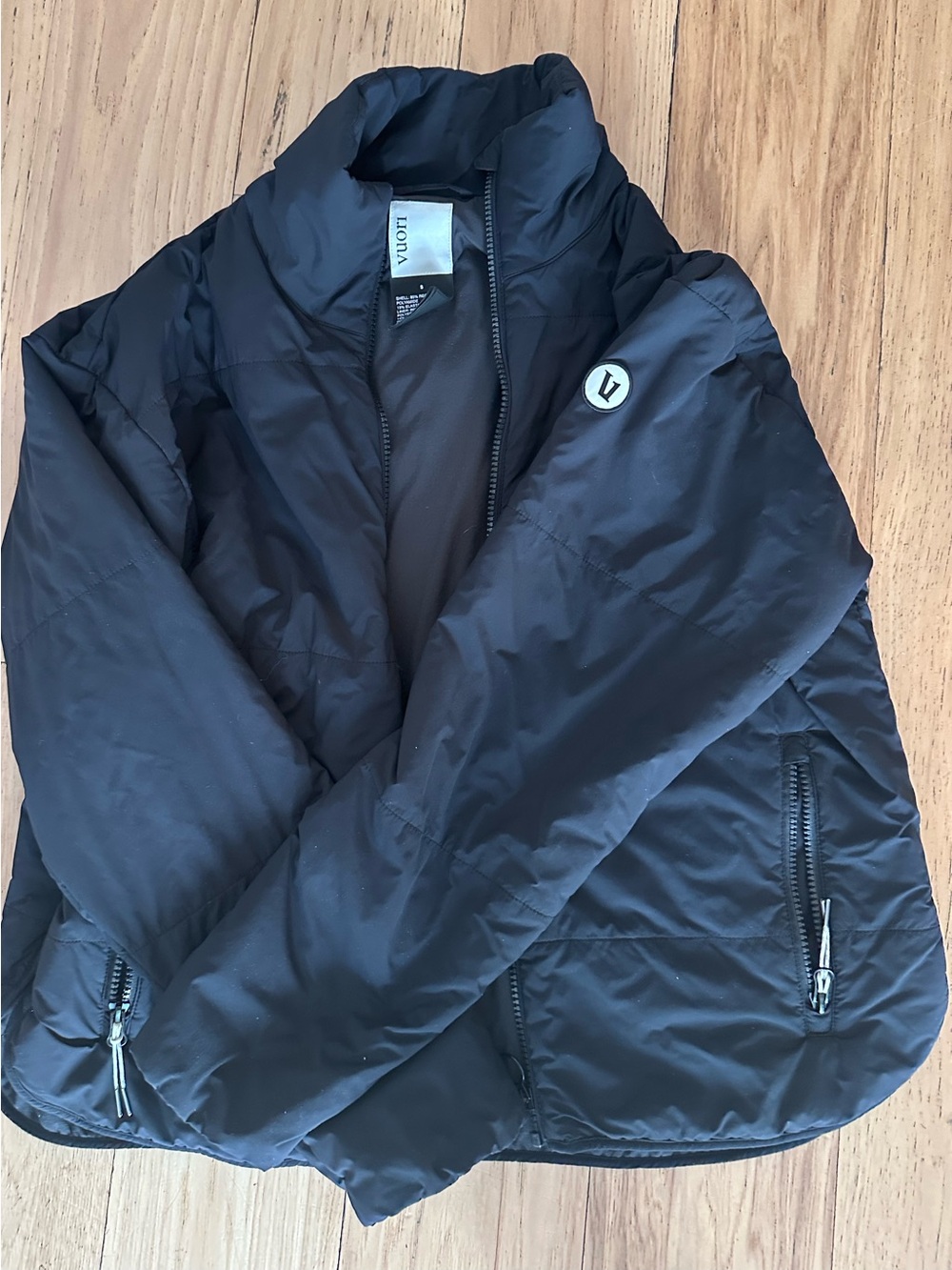 Vuori Canyon Insulated Jacket, size small - Picture 2 of 7